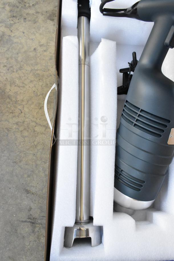 AvaMix 928IBHD21 21" heavy-duty immersion blender, new, in foam packaging. Variable speed; 1 1/4 hp; 120 volts; scratch and dent model.