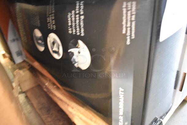 Brand new AvaMix 928IBHD21 21" immersion blender box. Heavy-duty, variable speed, 1 1/4 hp, 120 volts. Scratch and dent condition.