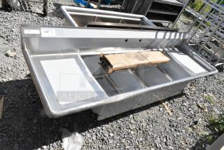 Steelton 522CS31620LR stainless steel 3 bay sink with dual drain boards. Brand new, scratch and dent condition.