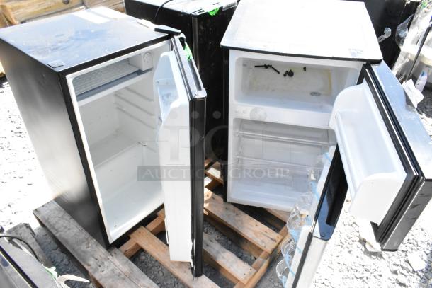Three mini coolers: Magic Chef HMDR310SE, Galanz GLR33MBKE23, Frigidaire FGFR334. 115V, 1 Phase, pre-owned on wooden pallets.