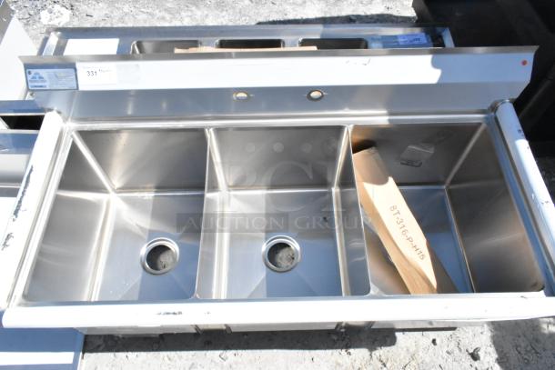 Brand new Advance Tabco FC-3-1620 stainless steel 3 bay sink with slight scratches. Commercial grade, perfect for kitchens.