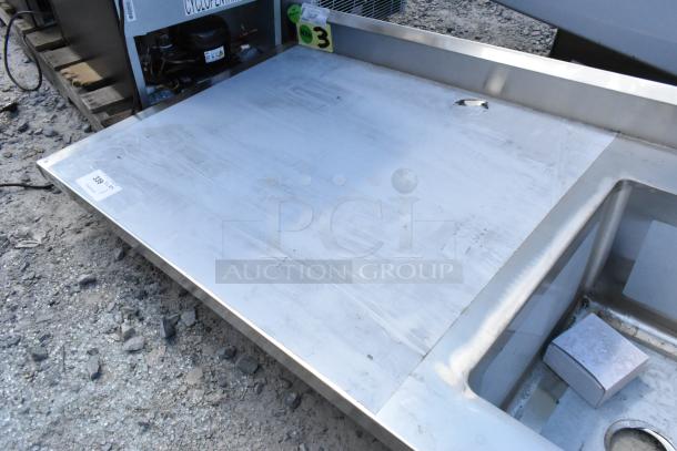 Stainless steel table with sink bay by Regency, model 600ST3060R. New with minor cosmetic damage.