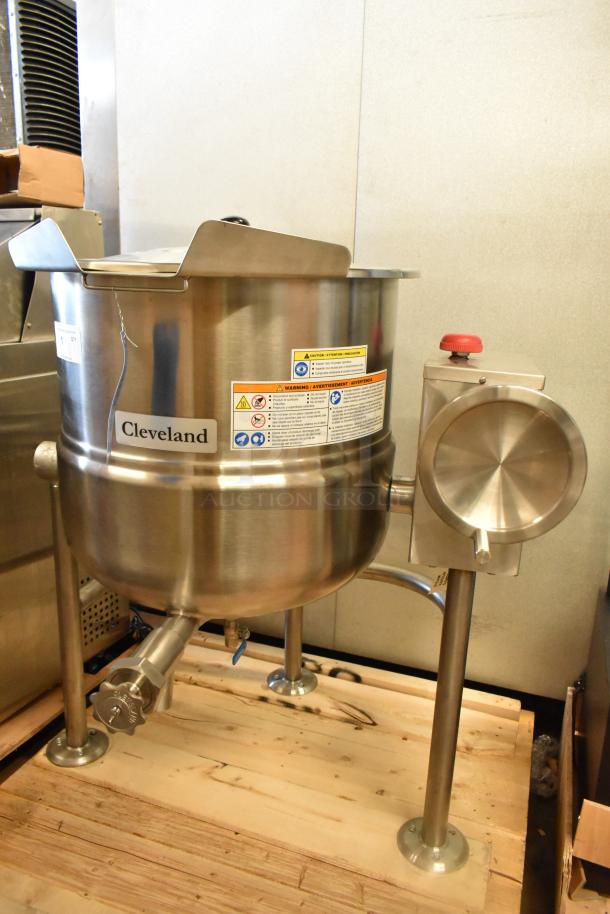 Brand new Cleveland KDL-25-T 25-gallon steam kettle, stainless steel, direct steam, tilting, scratch and dent condition.