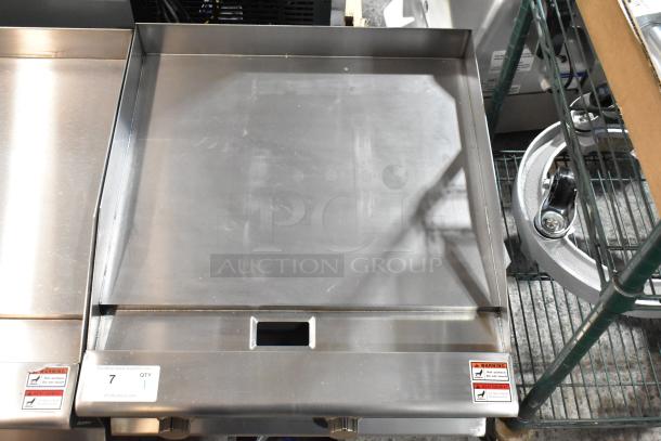BRAND NEW Vollrath GGMDM-24 Stainless Steel 24" Griddle, 56,000 BTU, manual controls, scratch and dent condition.