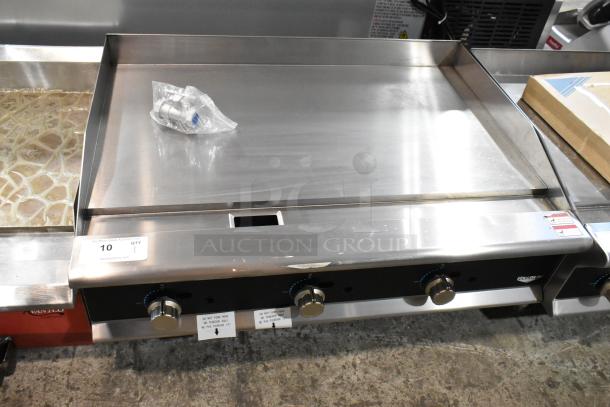 Vollrath GGMDM-36 stainless steel 36" gas griddle, brand new with minor scratches. Features manual controls, 84,000 BTU.