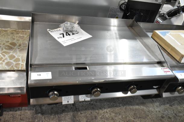 BRAND NEW Vollrath GGMDM-36 medium-duty stainless steel griddle, 36", natural gas, manual controls, 84,000 BTU.
