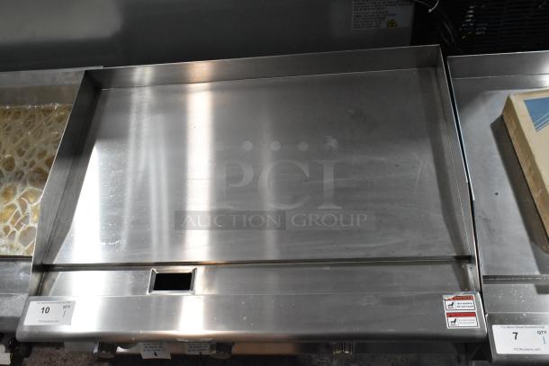 BRAND NEW Vollrath GGMDM-36 stainless steel 36" griddle. Natural gas, 84,000 BTU, scratch and dent, manual controls.