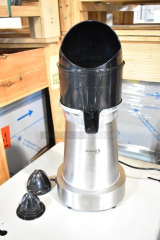 BRAND NEW AvaMix 928CJ1400 citrus juicer, stainless steel, electric, 120V, 1 phase. Minor scratch and dent, includes attachments.