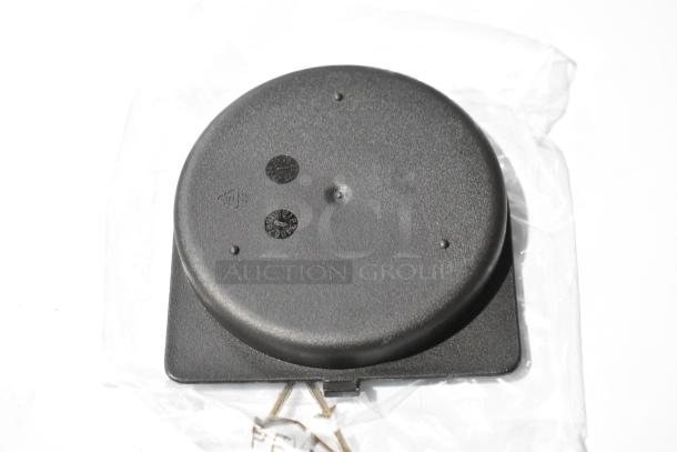Brand new Fetco ITD-1235 D082 3.5 gal iced tea dispenser lid; slight scratch and dent, fits MBS-1221, TBS-1221 models.