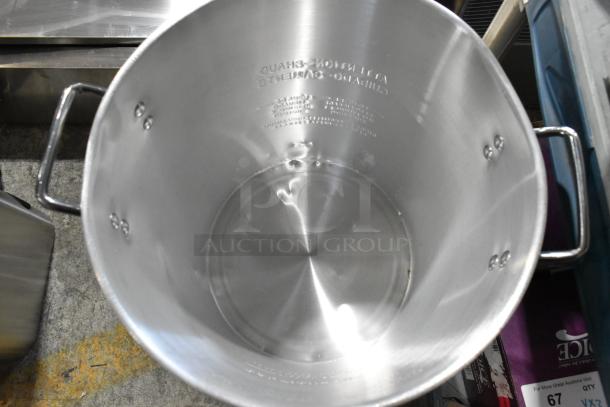 Brand new metal propane gas single burner with deep fryer stock pot; interior shows some minor dents.