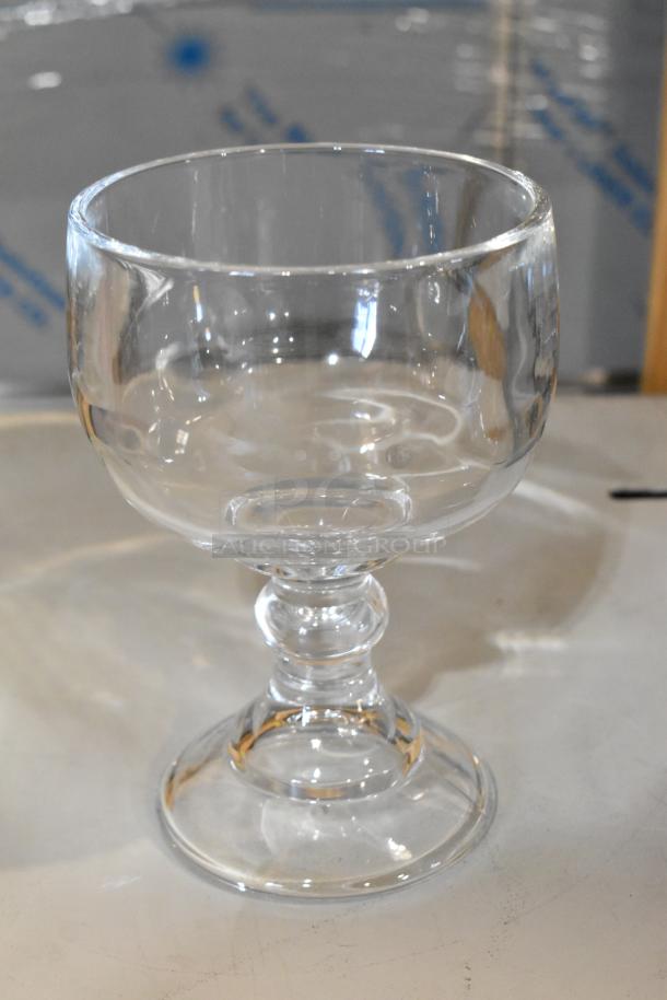 Box of 5535419S Acopa 21 oz. Schooner Glasses, 11/pack, brand new with scratch and dent, clear glass, 21 oz capacity.