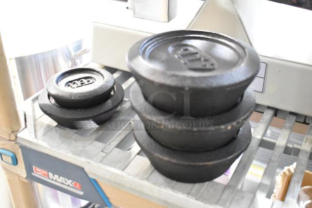BRAND NEW AvaWeigh 334SBD16 16 lb. Dough Scale with 5 weights. Shows minor scratches; ideal for precision baking.