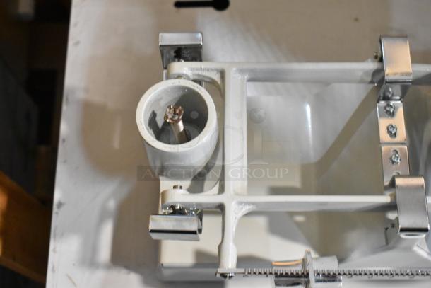 BRAND NEW AvaWeigh 334SBD16 dough scale, 16 lb. x 0.25 oz. capacity, includes 5 weights. Minor scratches visible.