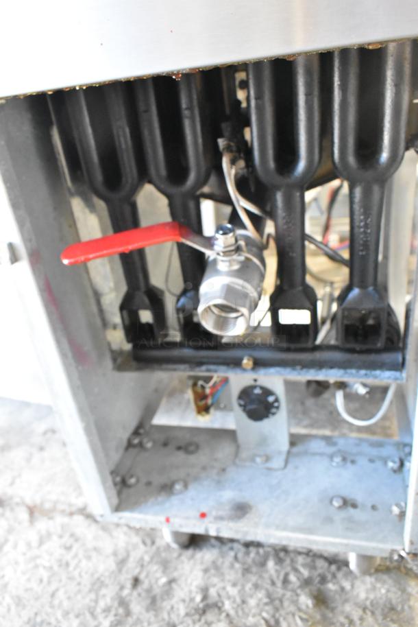 2019 Avantco FF400-N stainless steel commercial deep fat fryer, natural gas, 120,000 BTU, valve and control knobs shown.
