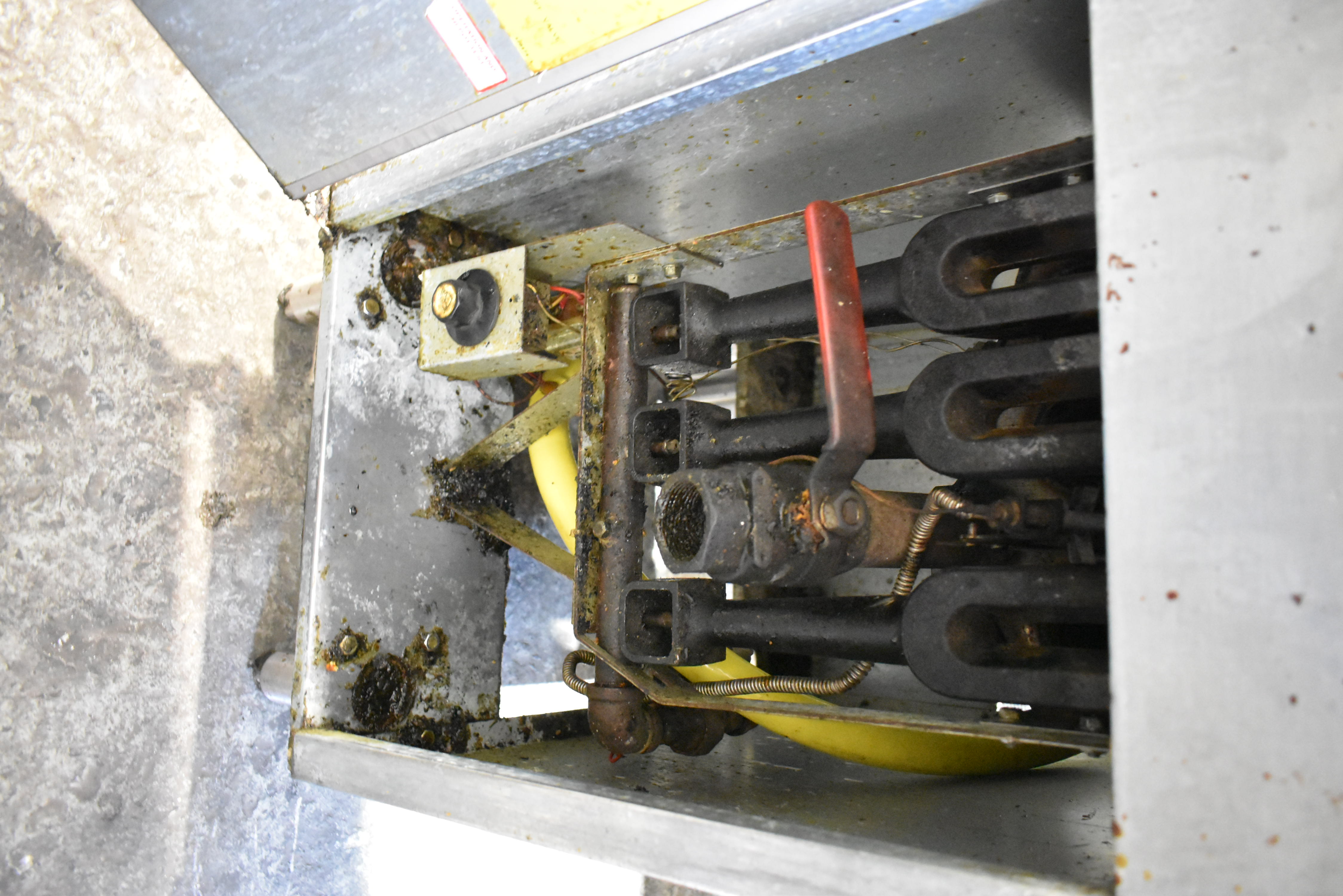 Greasy fryer that cleans up fine