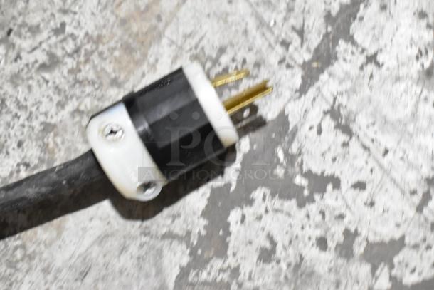 A close-up of a power plug for a Hoshizaki HD1002MAJO commercial ice machine head, 115 volts, 1 phase.