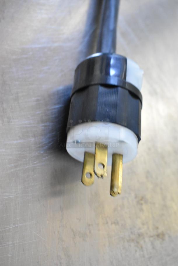 Hoshizaki FD-1002MAJ-C ice machine plug detail, 115V, 1 phase. Black and white plug showing condition.