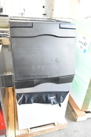 BRAND NEW SCRATCH AND DENT! 2025 Avantco 194BIN40022 22