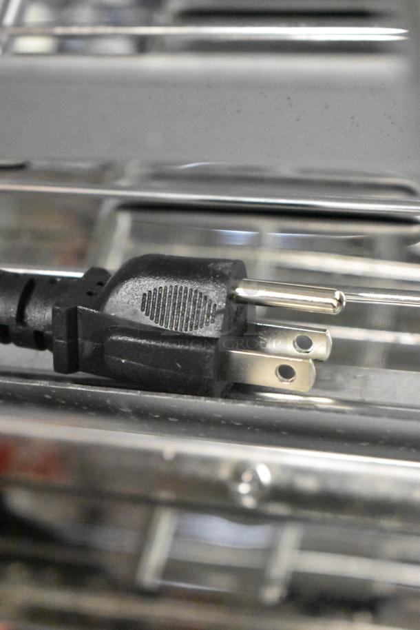 Plug for a Vollrath FMA7026 Hot Food Merchandiser, 120 Volts, 1 Phase, showing power connector details.