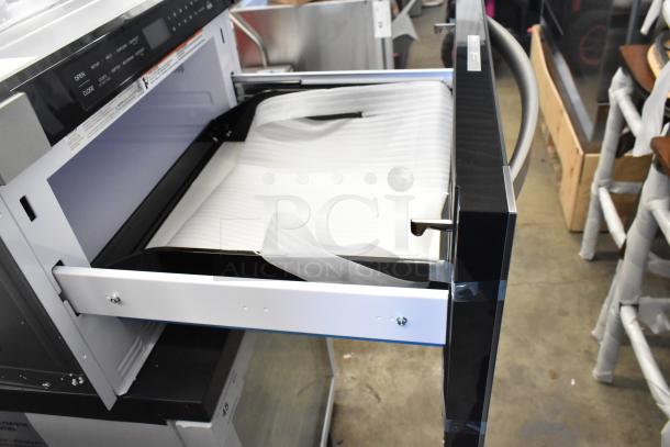 BRAND NEW 2025 KoolMore KM-MD-1SS 24" stainless-steel microwave drawer, 120V, 1 phase. Slight scratch and dent.