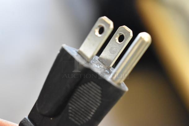 Close-up of the power plug for a Zokop EH81 fryer, compatible with 110 Volts, 1 Phase.