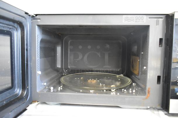 Hamilton Beach HB4302797514-01 countertop microwave oven, 900 watts, used condition with interior wear and visible food residue.