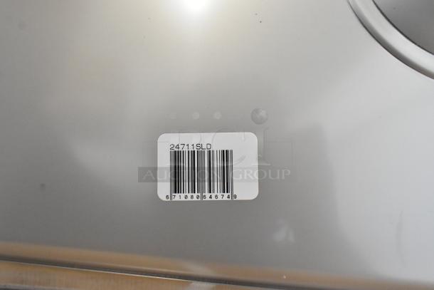 6 brand new Vigor full-size steam table pans and covers. Items show minimal scratches. Includes barcode 24711SLD.