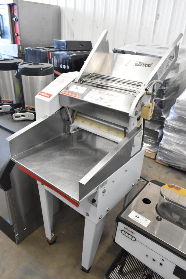 Fleetwood DR-400 metal commercial bread loaf slicer, 115 volts, 1 phase, with visible brand logo and instructions.