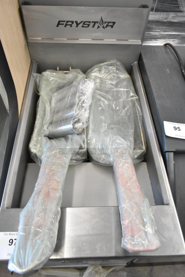 BRAND NEW Sierra Frystar400 stainless steel natural gas fryer, includes 2 metal fry baskets, minor scratches, 2022 model.