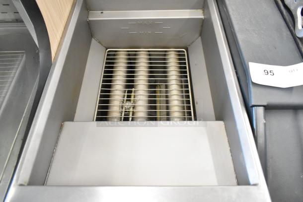 BRAND NEW 2022 Sierra Frystar400 stainless steel deep fat fryer, natural gas, includes 2 metal fry baskets, slight scratches.