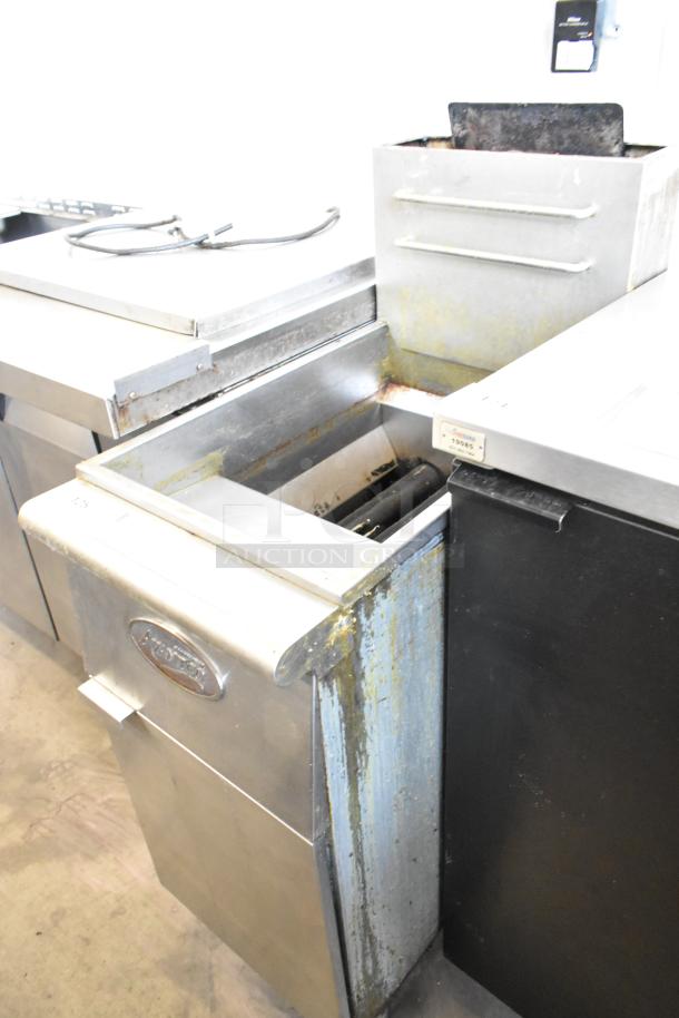 Avantco FF300-N stainless steel commercial deep fat fryer, floor style, natural gas, 90,000 BTU, used condition.