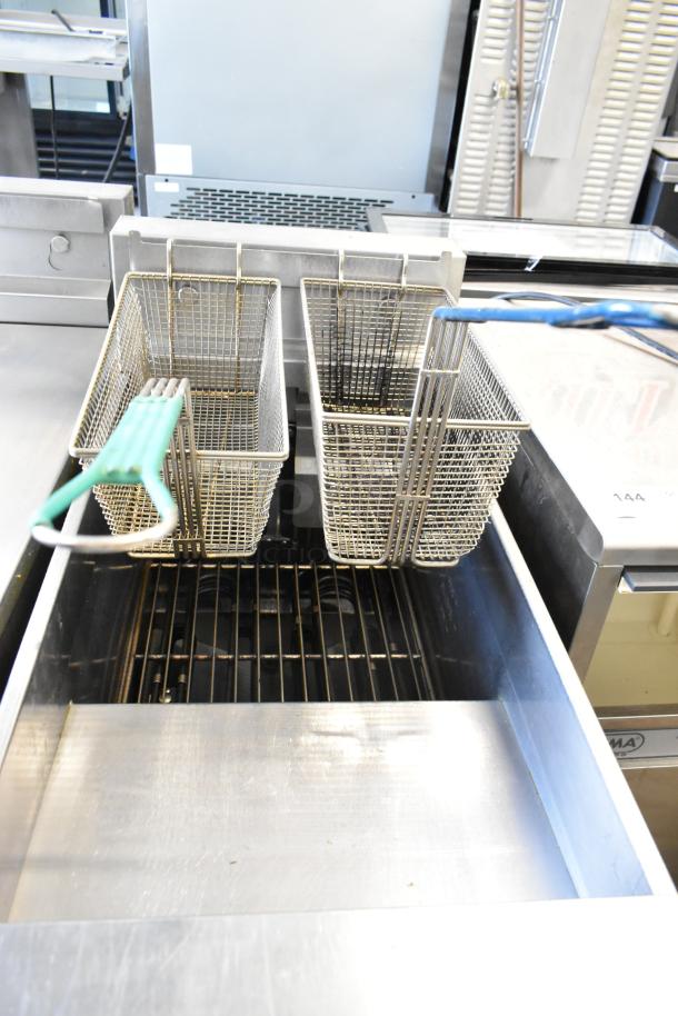 2018 Pitco Frialator SE14 stainless steel electric fryer with 2 metal baskets, commercial floor model, 208V, 3 phase.