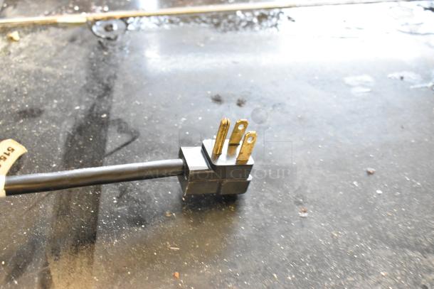 The image shows a three-prong electrical plug for a Beverage Air UCR34HC cooler, indicating 115 volts, 1 phase.