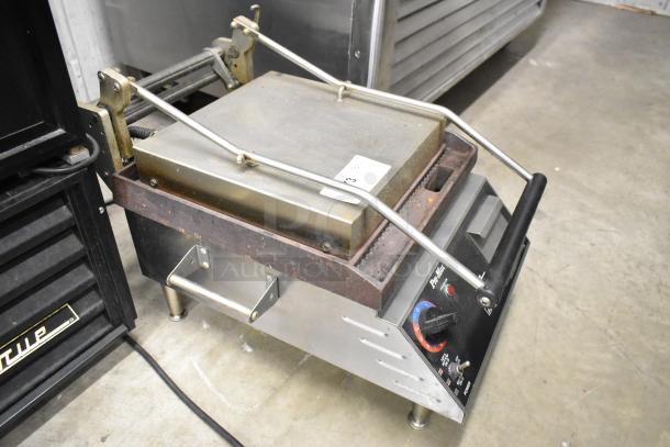 Star Pro-Max CG14IT stainless steel panini press, 120V, used condition, adjustable control knob, durable construction.