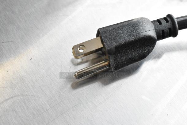 Boltic VF-30WLFO fan motor plug. Black, 2-speed oscillating. Scratch and dent condition. 120V, 1 Phase.