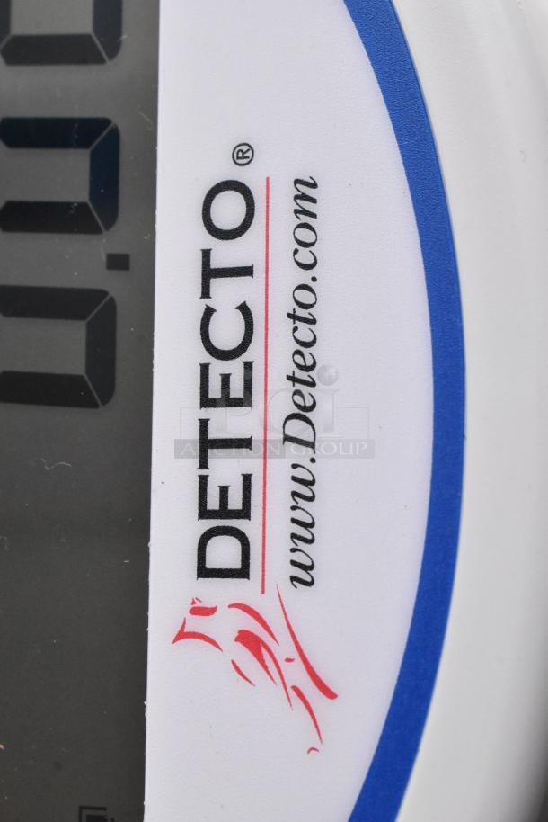 Cardinal Detecto SCS30, 30 lb. solar powered hanging scale, brand new, minor scratches visible, brand logo shown.