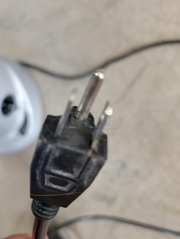 Power plug for Fiorenzato F64 Evo espresso grinder, showing standard three-prong design.