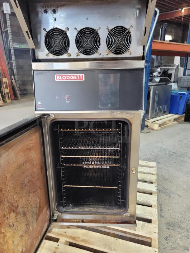 Blodgett BLCT-6E-H Ventless Combi-Oven, used, with Hoodini™ System. Features open door, racks inside, and Blodgett branding.
