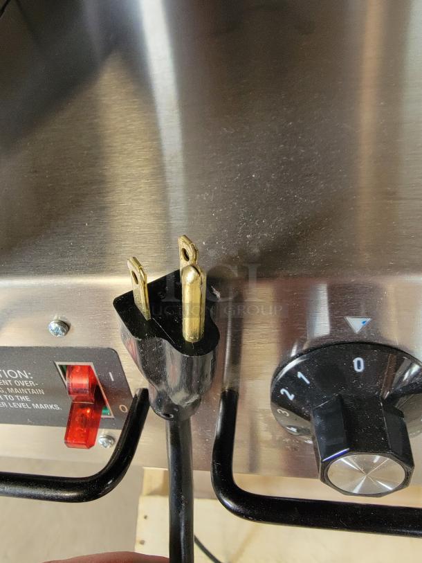 Vollrath ServeWell Steam Table 38002 with visible power cord and temperature control knob, in excellent condition.