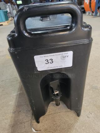 Cambro 2.5-Gallon Beverage Dispenser! 💧☕️
​Perfect for your next big event, catering job, or party! This Cambro 2.5-gallon insulated beverage dispensee is built to keep your drinks hot or cold for hours. Whether you're serving coffee, hot cider, iced tea, or lemonade, this dispenser is ready to go. - Item #1207554