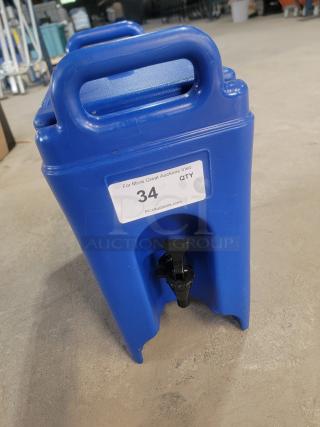 Cambro 2.5-Gallon Beverage Dispenser! 💧☕️
​Perfect for your next big event, catering job, or party! This Cambro 2.5-gallon insulated beverage dispensee is built to keep your drinks hot or cold for hours. Whether you're serving coffee, hot cider, iced tea, or lemonade, this dispenser is ready to go. - Item #1207555