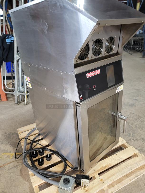 Blodgett BLCT-6E-H ventless countertop combi-oven with Hoodini™ system, stainless steel, excellent condition.