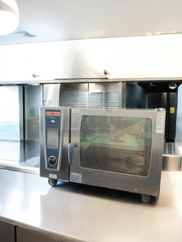 Rational SCC WE 62G SelfCookingCenter combi oven, excellent condition, natural gas, 115V ignition, fully tested, stainless steel.