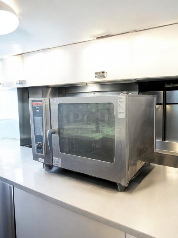 Rational SCC WE 62G SelfCookingCenter Combi Oven, natural gas, 115V ignition, excellent condition, fully tested, on countertop.