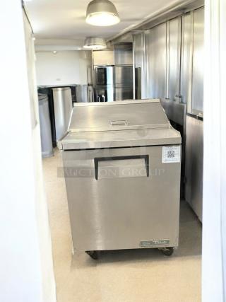 Excellent Condition – True TSSU-27-08-HC Sandwich / Salad Prep Table – 27