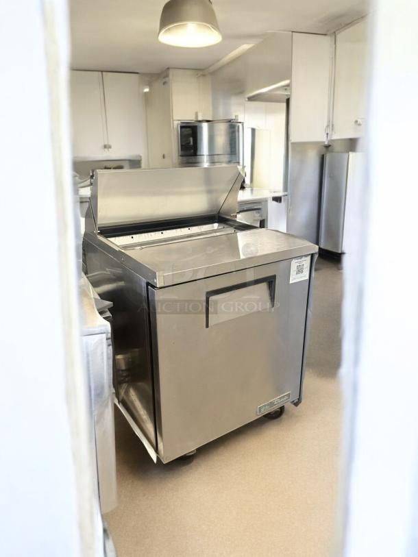 True TSSU-27-08-HC Sandwich Prep Table, excellent condition, 27" stainless steel, 1-door refrigerator, 115V, fully tested.
