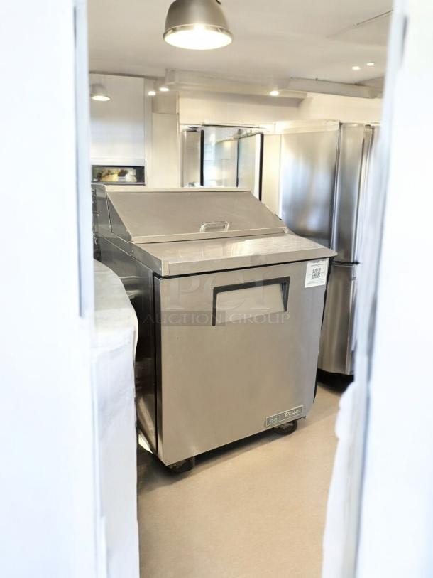 True TSSU-27-08-HC prep table, 27" stainless steel, single-door fridge in excellent condition, fully tested, 115V.