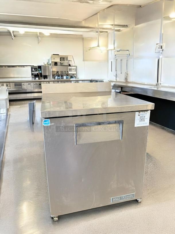 True TWT-27-HC worktop refrigerator, 27" stainless steel, excellent condition, fully tested, visible True label, 115V.