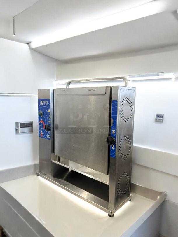 Prince Castle 297-T20 Slim Line Bun Toaster, 115V, excellent condition, fully tested, stainless steel with control knobs.
