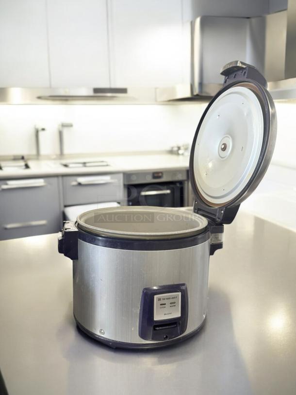 Thunder Group SEJ3201 electric rice cooker/warmer in excellent condition, 120V, fully tested, with visible cook/warm switch.